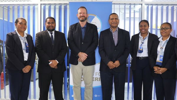 CEO, Neil Papenfus (center), PNG Ports Board Chairman, Harvey Nii (center-right) and Port Moresby-based graduates after their case study presentation